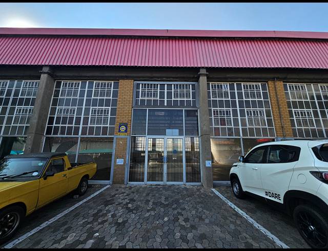300M² SHOWROOM TO LET IN KRAMERVILLE